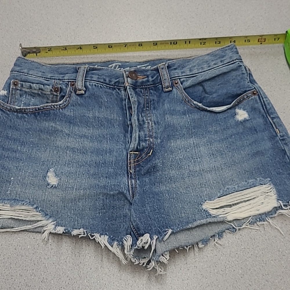 We The Free Distressed Denim Shorts Size 28 - Picture 3 of 7